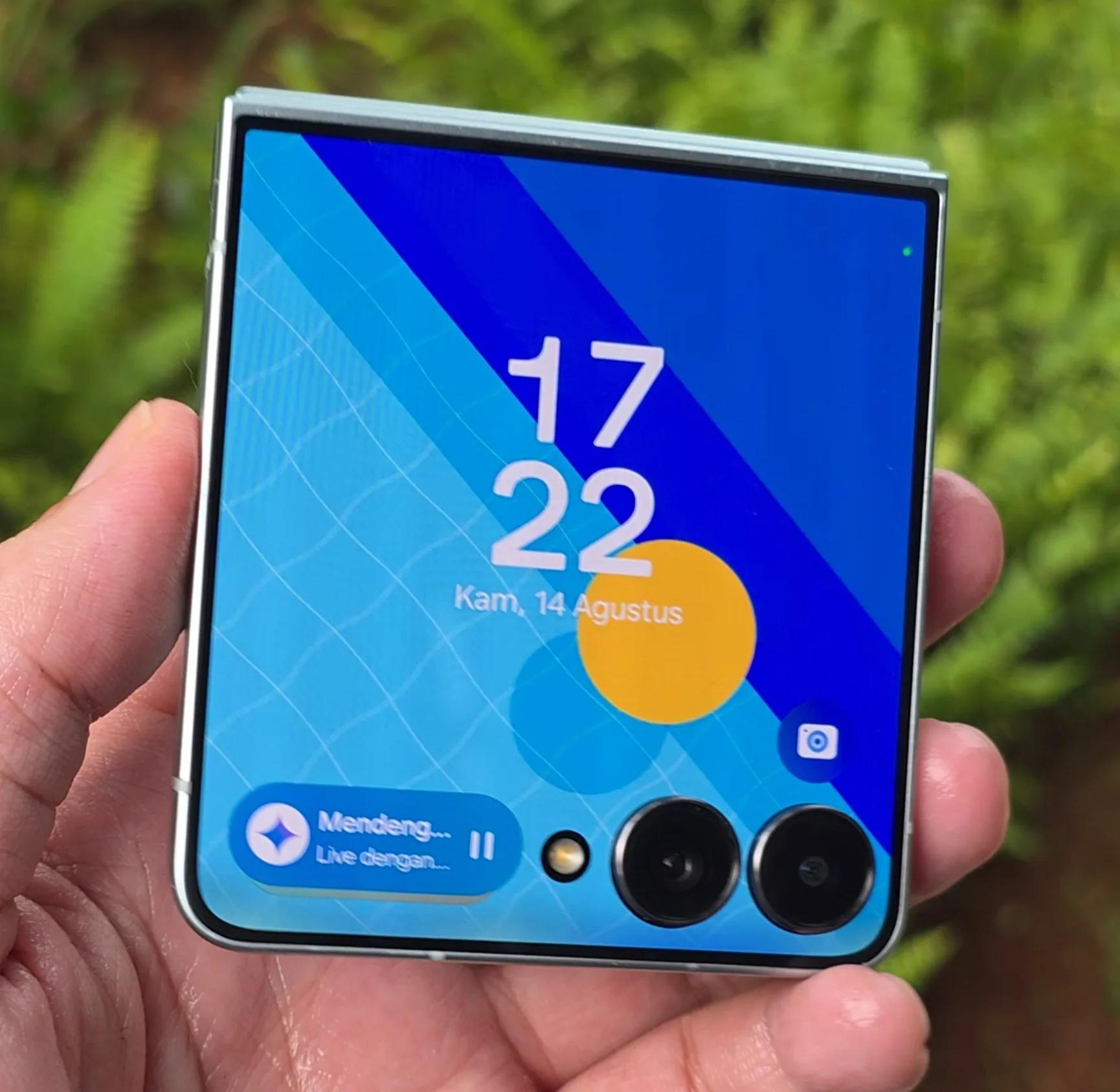 It is easier with Gemini Ai on the Galaxy Z Flip7, this gadget can help you become a visual director...